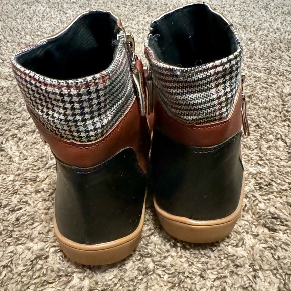 Custom made soft leather boots - Picture 2 of 5